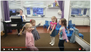 Уроки музыки - группа "Колокольчики" 4 года танцуют